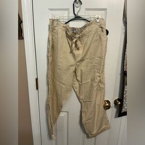 Sonoma Women’s Khaki Capris, size XL, NWT